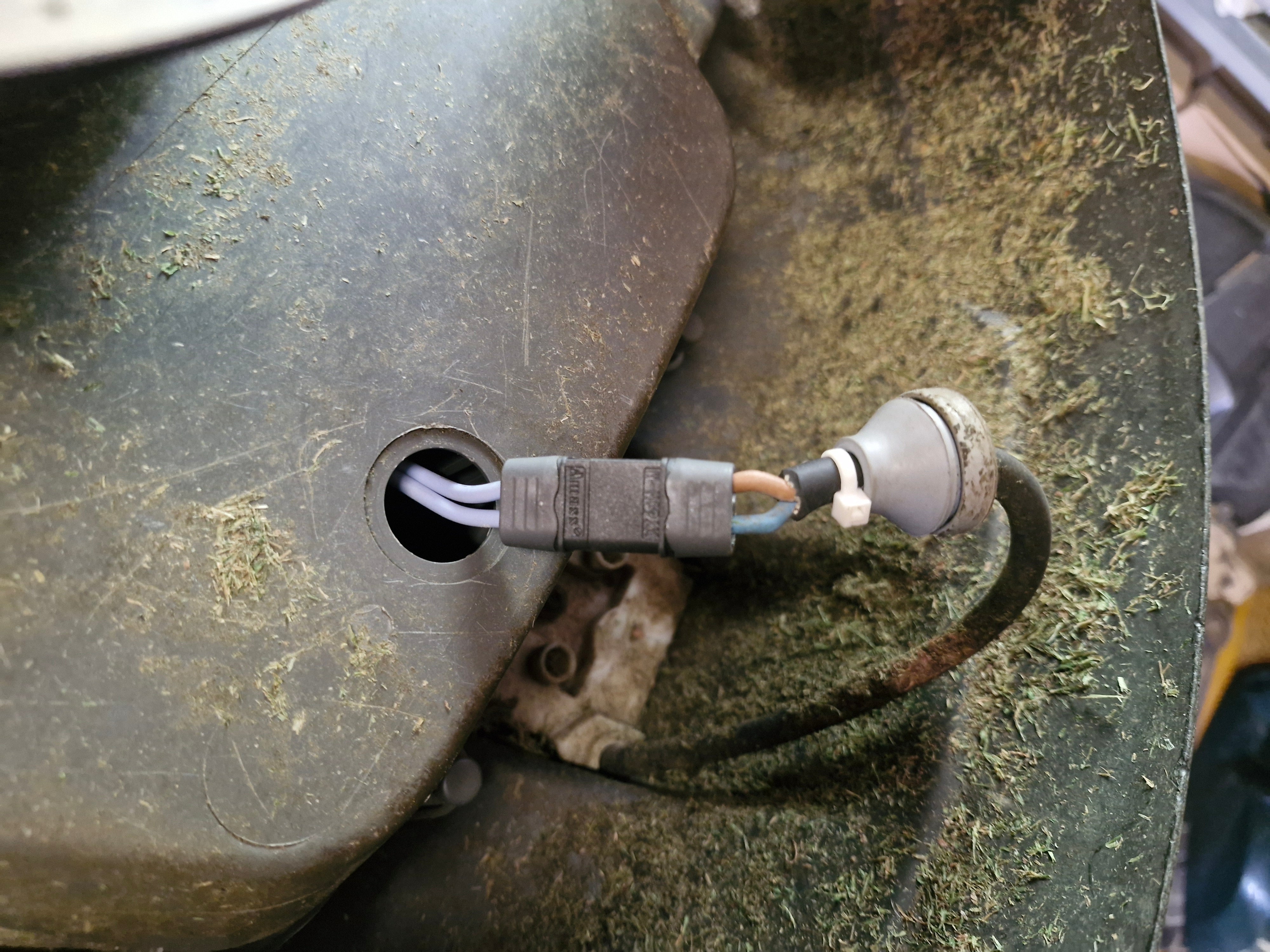 Cablaggio del connettore di ricarica con vite in acciaio inossidabile senza piastra di ricarica 320 330X (2013-2015)