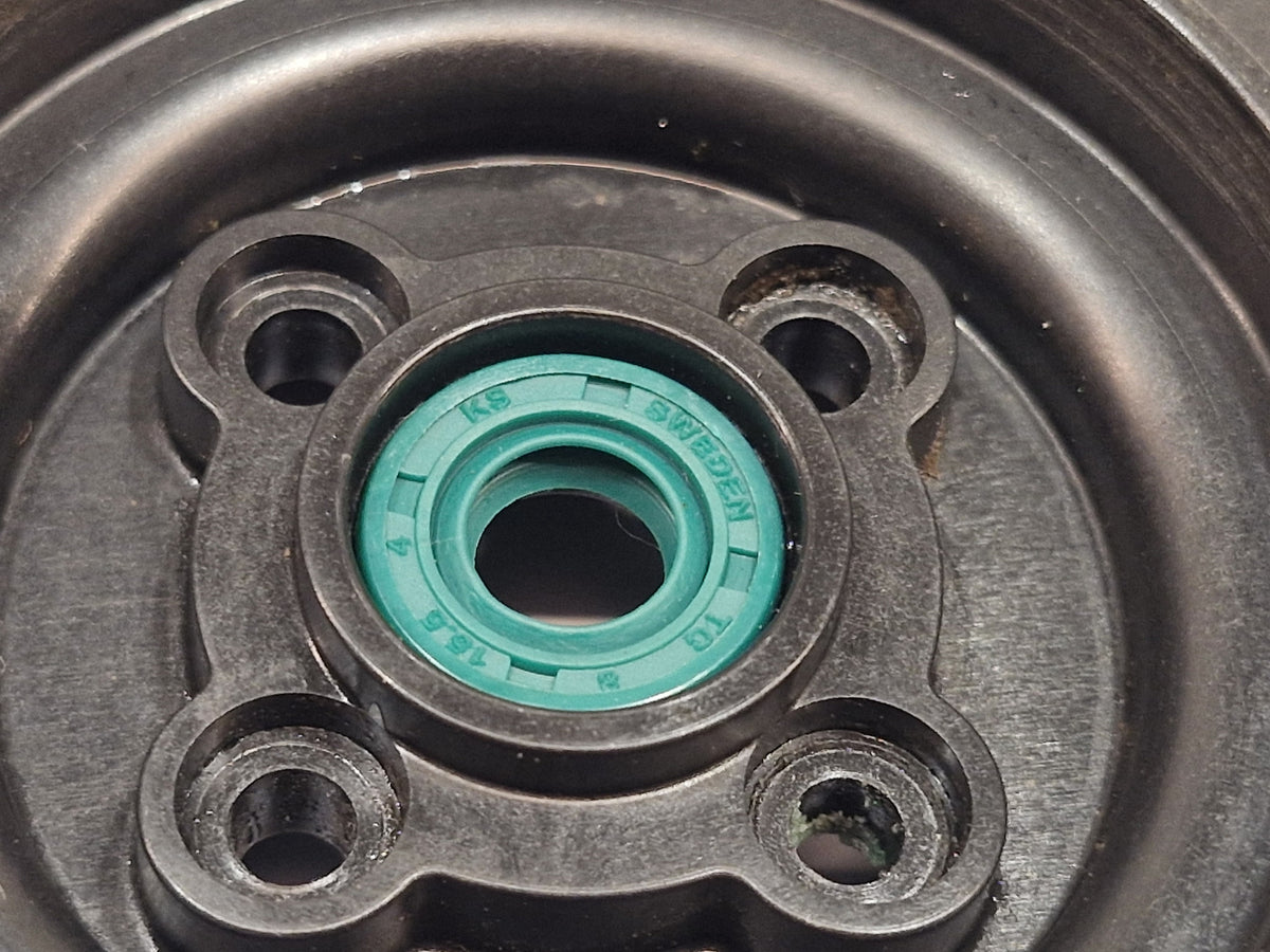 Wheel axle seal 105-450X, Linix 8X15.5X4 (8X15.5X3) 1pc